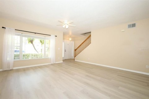 House in Orlando, Florida 4 bedrooms, 177.35 sq.m. № 1872895 - photo 8