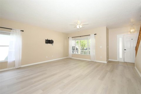 House in Orlando, Florida 4 bedrooms, 177.35 sq.m. № 1872895 - photo 9