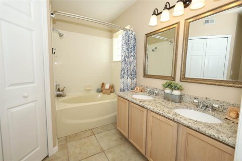 House in Orlando, Florida 4 bedrooms, 177.35 sq.m. № 1872895 - photo 30