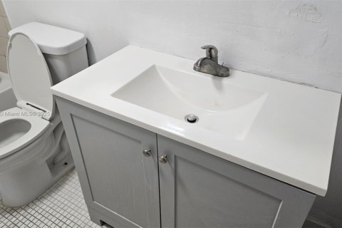 Condo in Miami, Florida, 1 bedroom  № 1971482 - photo 5