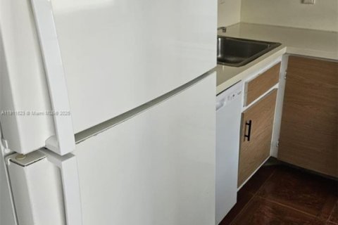 Condo in Miami, Florida, 1 bedroom  № 1971482 - photo 3