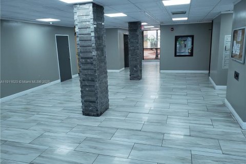 Condo in Miami, Florida, 1 bedroom  № 1971482 - photo 10