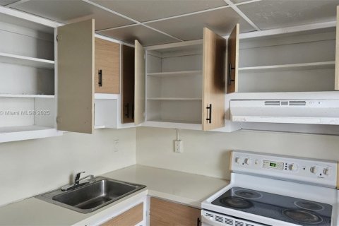Condo in Miami, Florida, 1 bedroom  № 1971482 - photo 4