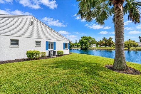 Condo in Bradenton, Florida, 2 bedrooms  № 2414097 - photo 30