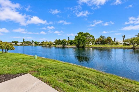Condo in Bradenton, Florida, 2 bedrooms  № 2414097 - photo 5