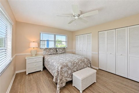 Condo in Bradenton, Florida, 2 bedrooms  № 2414097 - photo 26