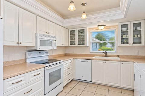 Condo in Bradenton, Florida, 2 bedrooms  № 2414097 - photo 9