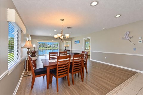 Condo in Bradenton, Florida, 2 bedrooms  № 2414097 - photo 15