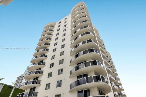 Copropriété à louer à Miami, Floride: 3 chambres, 106.47 m2 № 2192661 - photo 23
