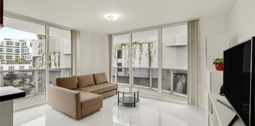 Condo à Miami, Floride, 3 chambres  № 2192661