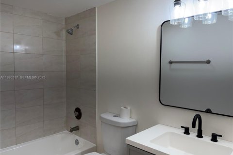 Condominio en alquiler en Lauderhill, Florida, 2 dormitorios, 100.8 m2 № 1989225 - foto 8
