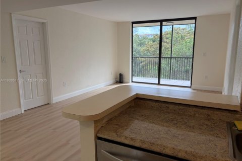 Condominio en alquiler en Lauderhill, Florida, 2 dormitorios, 100.8 m2 № 1989225 - foto 3