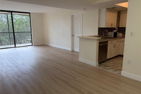 Condominio en alquiler en Lauderhill, Florida, 2 dormitorios, 100.8 m2 № 1989225 - foto 1