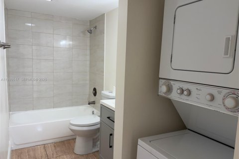 Condominio en alquiler en Lauderhill, Florida, 2 dormitorios, 100.8 m2 № 1989225 - foto 9