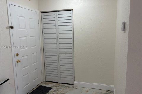 Condominio en alquiler en Lauderhill, Florida, 2 dormitorios, 100.8 m2 № 1989225 - foto 14