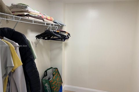 Condominio en alquiler en Lauderhill, Florida, 2 dormitorios, 100.8 m2 № 1989225 - foto 13