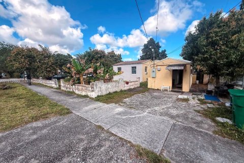 House in Miami, Florida 3 bedrooms, 87.89 sq.m. № 2042911 - photo 4