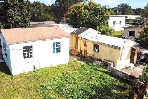 House in Miami, Florida 3 bedrooms, 87.89 sq.m. № 2042911 - photo 6