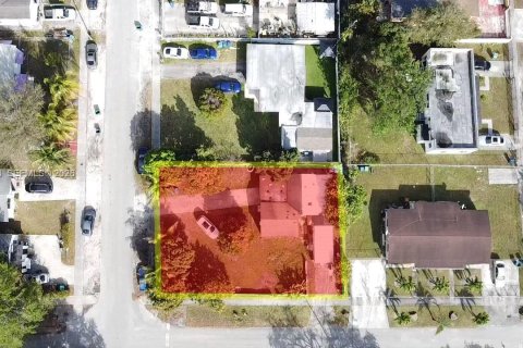 House in Miami, Florida 3 bedrooms, 87.89 sq.m. № 2042911 - photo 2