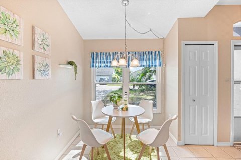 House in Winter Haven, Florida 3 bedrooms, 112.78 sq.m. № 1821215 - photo 8