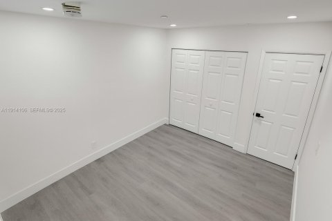 Apartamento en alquiler en Hallandale Beach, Florida, 2 dormitorios, 69.68 m2 № 1987922 - foto 10