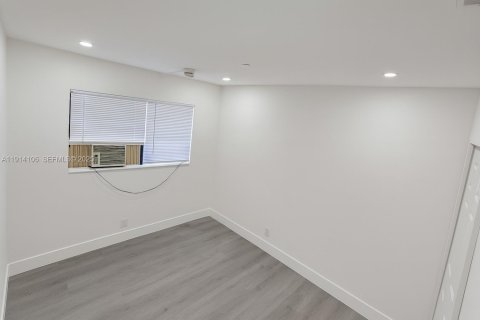 Apartamento en alquiler en Hallandale Beach, Florida, 2 dormitorios, 69.68 m2 № 1987922 - foto 7