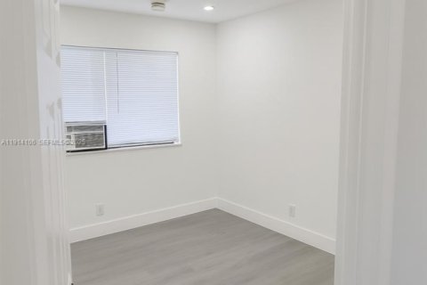 Apartamento en alquiler en Hallandale Beach, Florida, 2 dormitorios, 69.68 m2 № 1987922 - foto 6