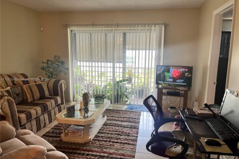 Copropriété à vendre à Sunrise, Floride: 2 chambres, 78.97 m2 № 1985274 - photo 5