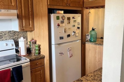 Copropriété à vendre à Sunrise, Floride: 2 chambres, 78.97 m2 № 1985274 - photo 3