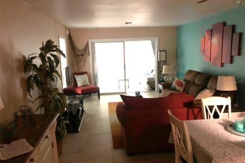 Condominio en venta en New Port Richey, Florida, 1 dormitorio, 66.43 m2 № 1613703 - foto 18