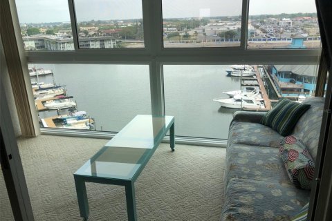 Condominio en venta en New Port Richey, Florida, 1 dormitorio, 66.43 m2 № 1613703 - foto 9