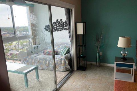 Condominio en venta en New Port Richey, Florida, 1 dormitorio, 66.43 m2 № 1613703 - foto 10