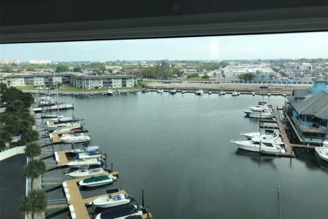 Condominio en venta en New Port Richey, Florida, 1 dormitorio, 66.43 m2 № 1613703 - foto 8