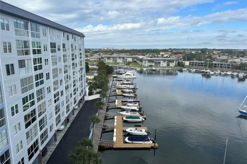 Condominio en venta en New Port Richey, Florida, 1 dormitorio, 66.43 m2 № 1613703 - foto 4