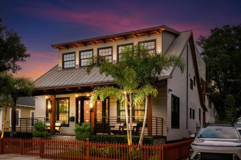 House in Orlando, Florida 4 bedrooms, 397.44 sq.m. № 2094581