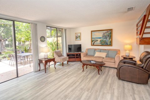 Adosado en venta en Doral, Florida, 3 dormitorios, 159.05 m2 № 2076290 - foto 8
