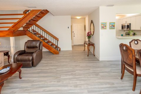 Adosado en venta en Doral, Florida, 3 dormitorios, 159.05 m2 № 2076290 - foto 9
