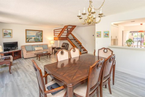 Adosado en venta en Doral, Florida, 3 dormitorios, 159.05 m2 № 2076290 - foto 6