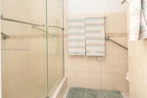 Adosado en venta en Doral, Florida, 3 dormitorios, 159.05 m2 № 2076290 - foto 19
