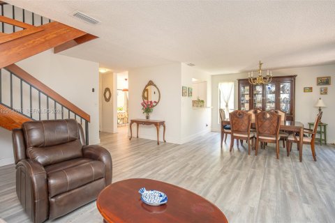 Adosado en venta en Doral, Florida, 3 dormitorios, 159.05 m2 № 2076290 - foto 17