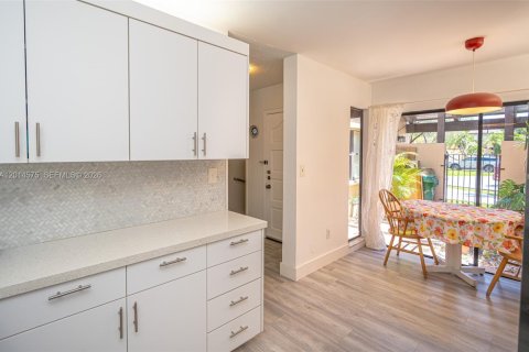 Adosado en venta en Doral, Florida, 3 dormitorios, 159.05 m2 № 2076290 - foto 13