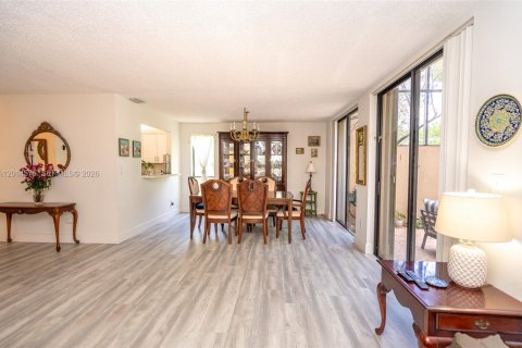 Adosado en venta en Doral, Florida, 3 dormitorios, 159.05 m2 № 2076290 - foto 7