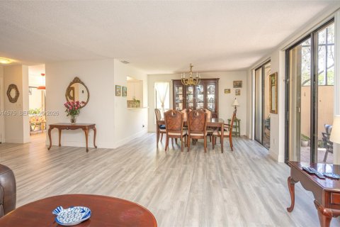 Adosado en venta en Doral, Florida, 3 dormitorios, 159.05 m2 № 2076290 - foto 18