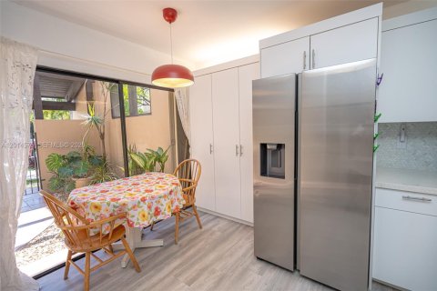Adosado en venta en Doral, Florida, 3 dormitorios, 159.05 m2 № 2076290 - foto 11