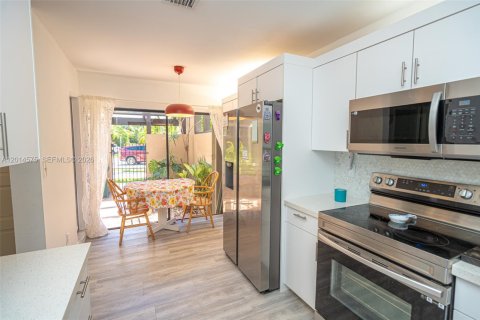 Adosado en venta en Doral, Florida, 3 dormitorios, 159.05 m2 № 2076290 - foto 16