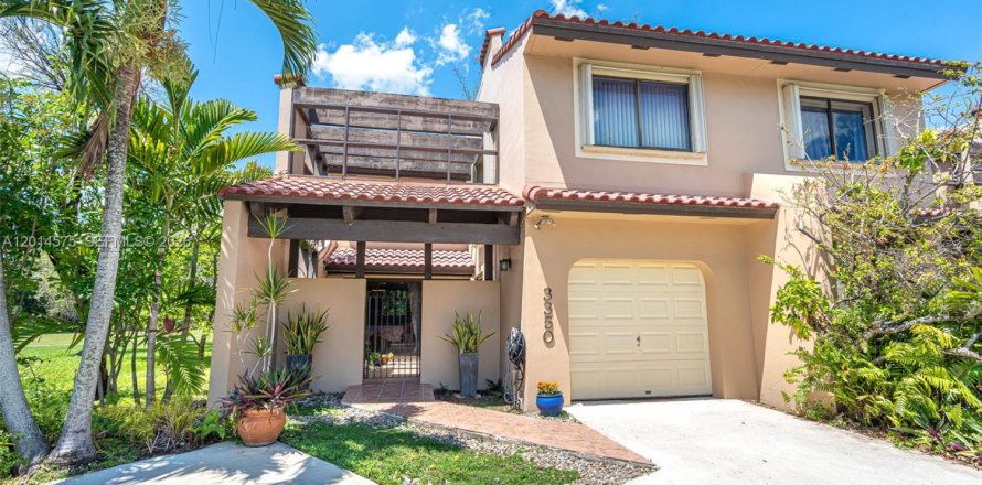 Adosado en Doral, Florida 3 dormitorios, 159.05 m2 № 2076290