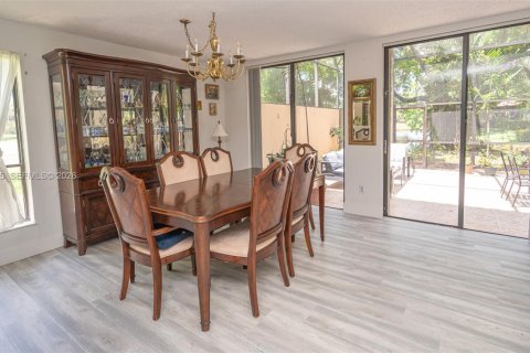 Adosado en venta en Doral, Florida, 3 dormitorios, 159.05 m2 № 2076290 - foto 14