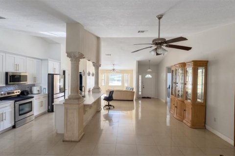 Villa ou maison à vendre à Kissimmee, Floride: 4 chambres, 175.59 m2 № 2408307 - photo 4