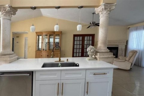Villa ou maison à vendre à Kissimmee, Floride: 4 chambres, 175.59 m2 № 2408307 - photo 5