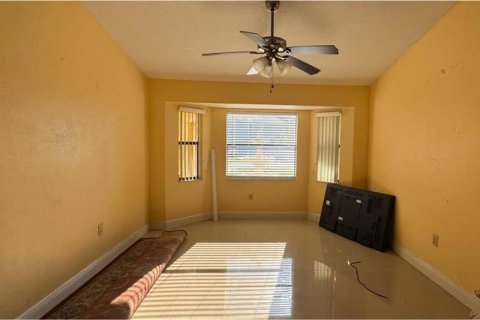 Villa ou maison à vendre à Kissimmee, Floride: 4 chambres, 175.59 m2 № 2408307 - photo 7
